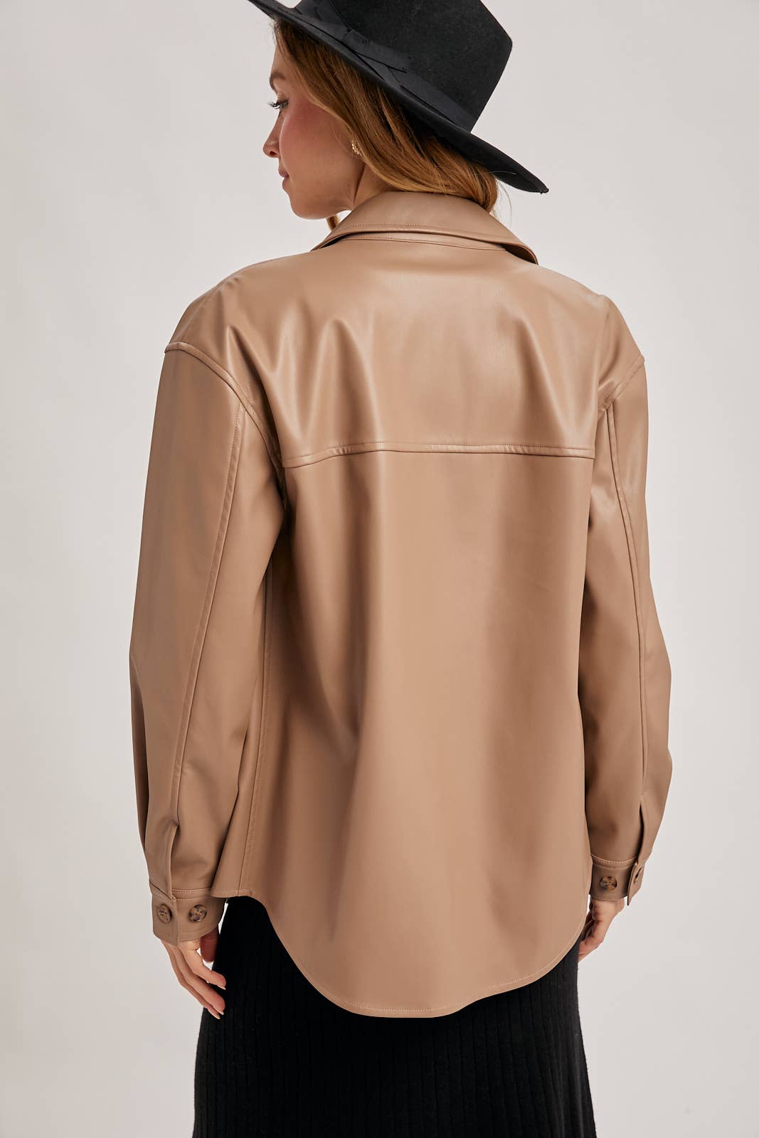 Bluivy - Vendita all'ingrosso Giacca a camicia - Donna - SHACKET IN PELLE VEGANA16