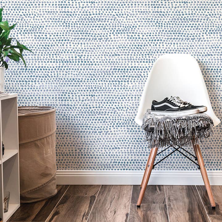 Tempaper & Co ® – Großhandel Tapete – Moire Dots Blaue Tapete zum Abziehen und Aufkleben, 28 m²