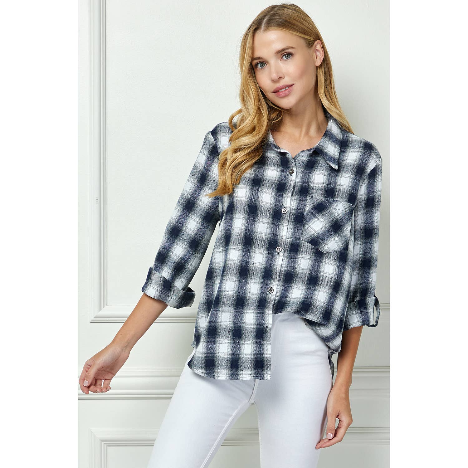 IV/NEW YORK Chemise surdimensionnée en flanelle à manches retroussées et col classique en vente sur Faire9