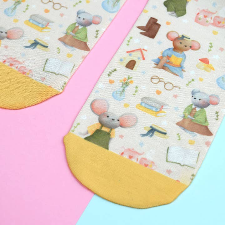 Cottage Mouse sokken voor wholesale door aPenas Illustrator