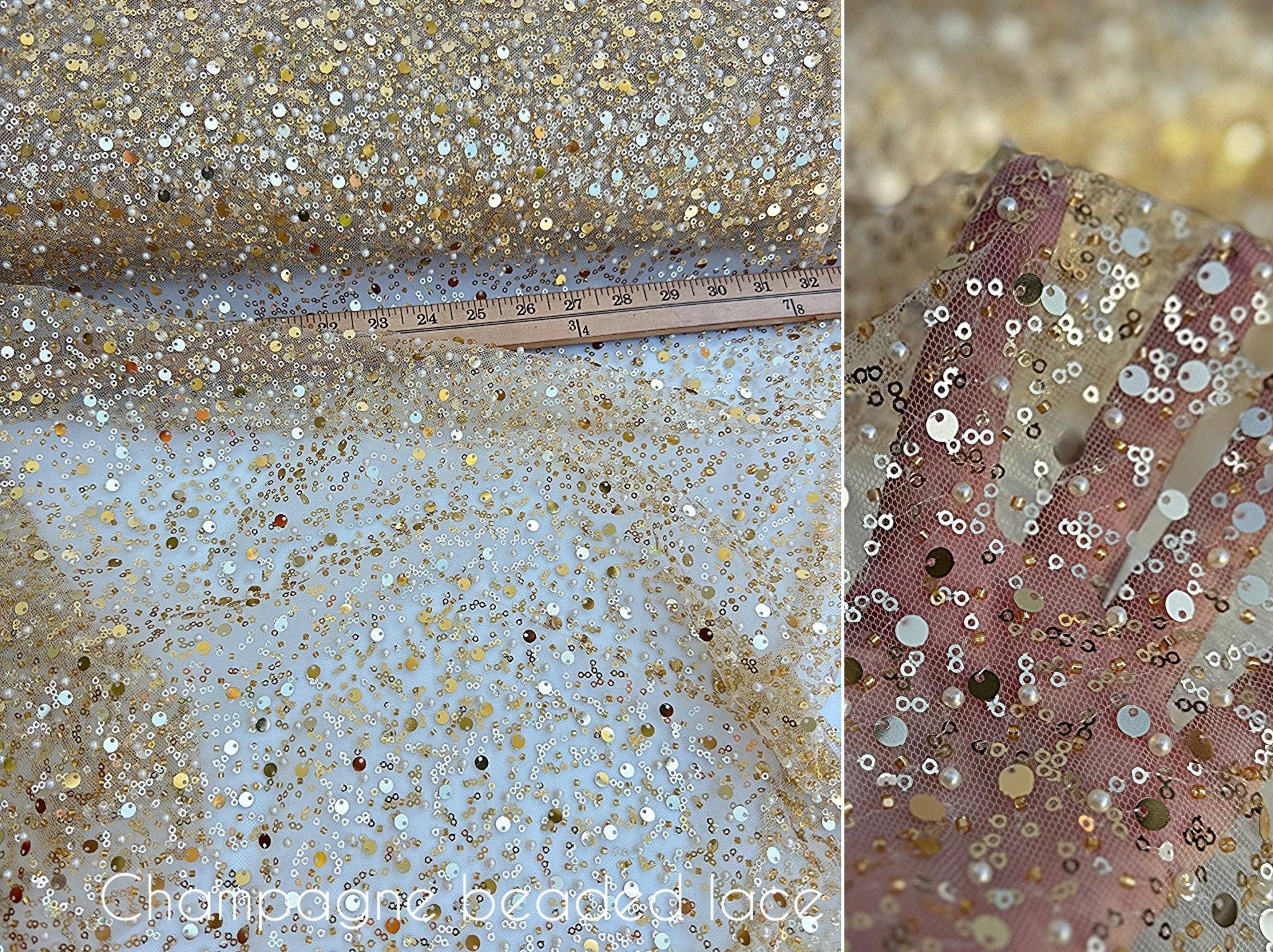 GalaTextile – Engroshandel Stofbolt – Luksuriøst brudepaliet- og perlebroderet blonde stof pr. meter med glimt2