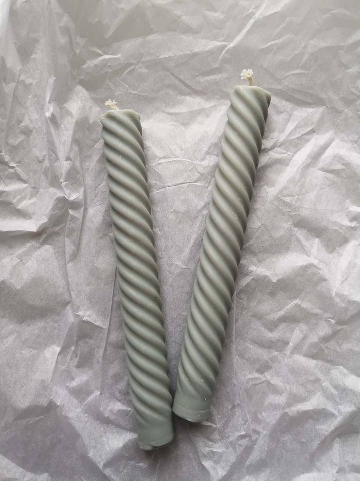 Duo de bougies torsadées spirales « Ocean Tide » pour la vente par Silke-Amsterdam