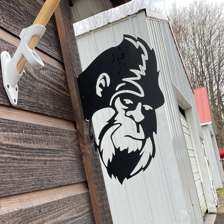Bigfoot Peeking Around the Corner for wholesale by Rebel Metal Gifts & Decor