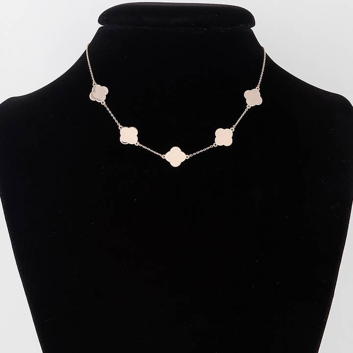Collier à breloques en trèfle moderne pour la vente par 3AM BY H&D ACCESSORIES