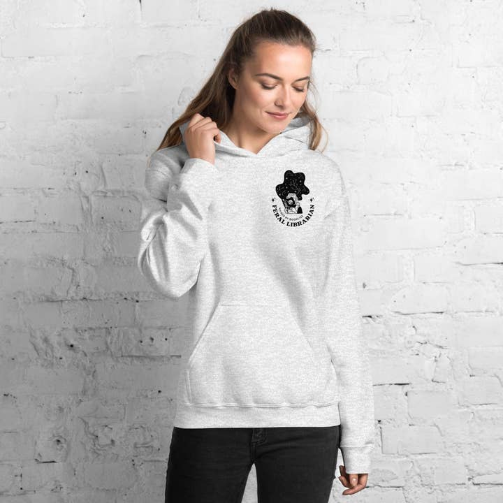 Wilde Bibliothecaris Opgevoed door Boekenluizen Hoodie voor wholesale door The Bean Workshop