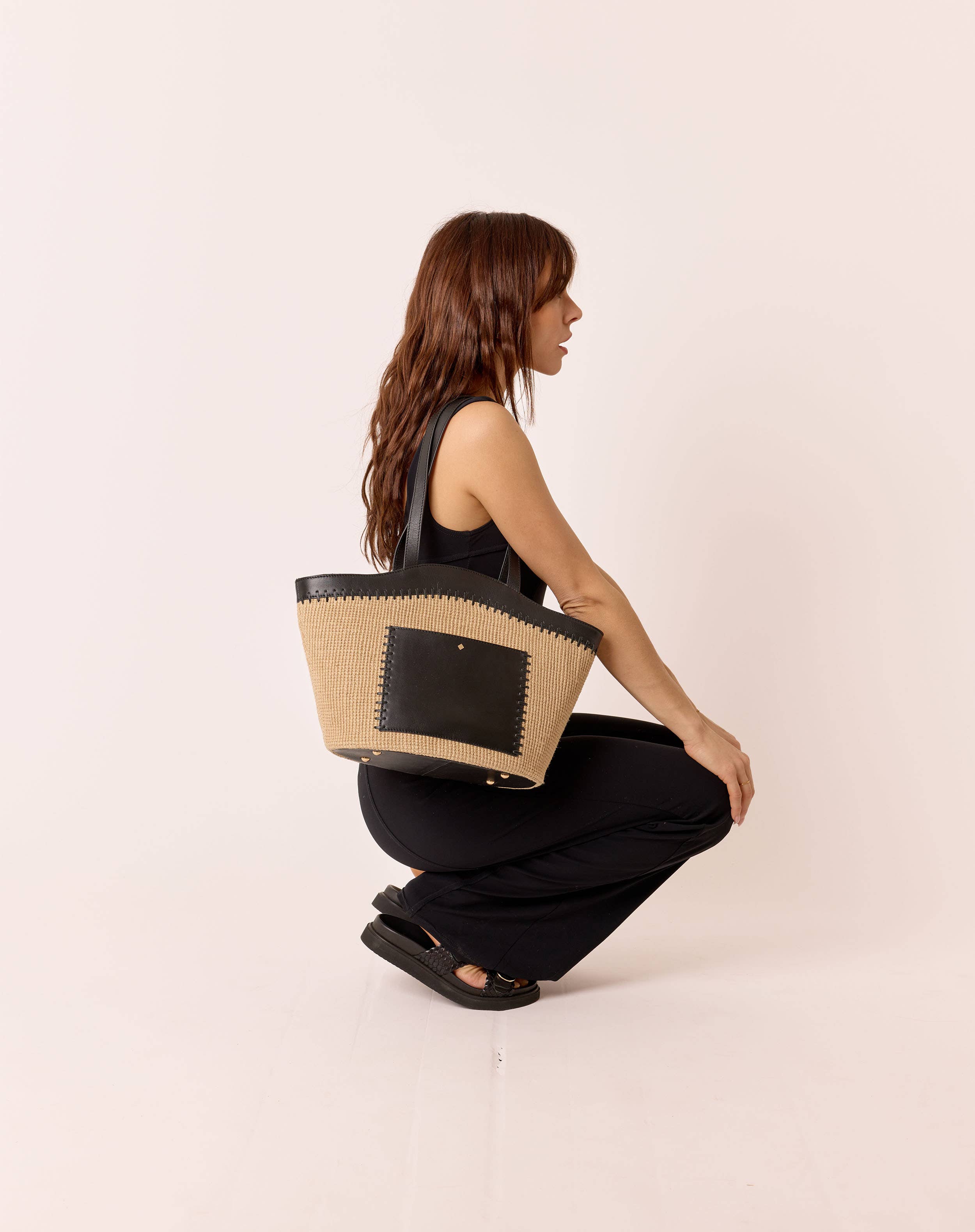 Maradji – wholesale Axelremsväska – Dam – Tvåfärgad tygväska i jute med detaljer i slätt läder6
