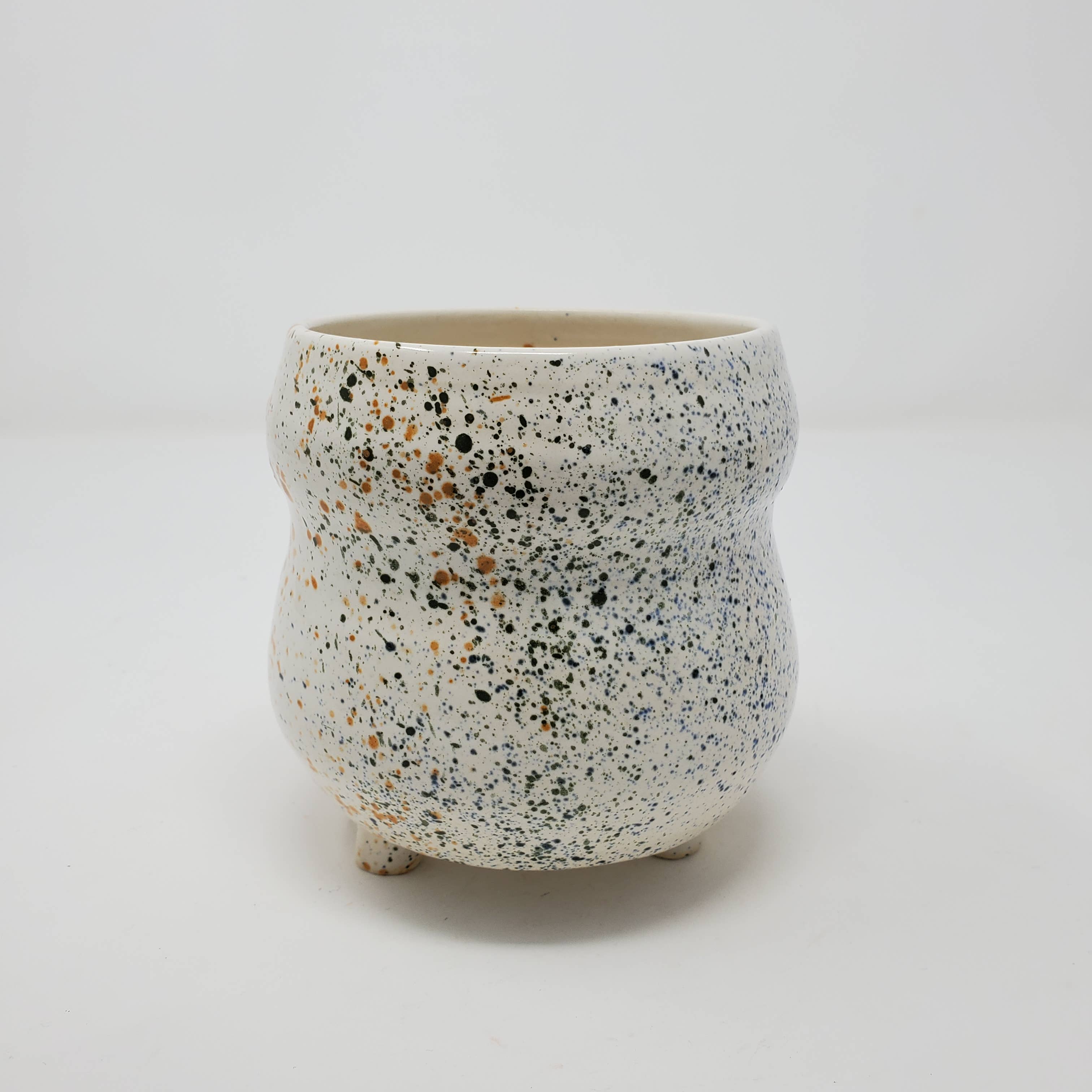 LaLa Gallery - Wholesale Plant Pot - Speckled Curvy Planter3