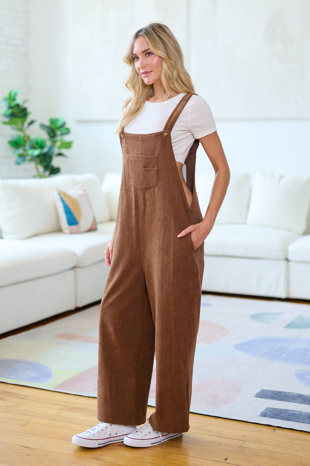 SM WARDROBE - Vendita all'ingrosso Salopette - Donna - SALOPETTE CLASSICA IN VELLUTO A COSTE MARRONE5