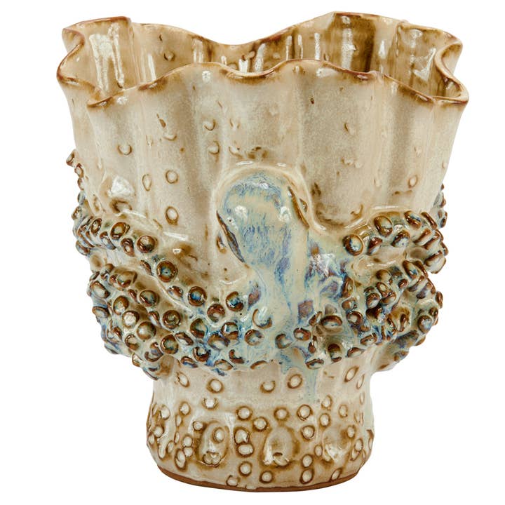 Vase en céramique thaïlandaise fait main – Motif océan inspiré par la pieuvre pour la vente par Continental Home