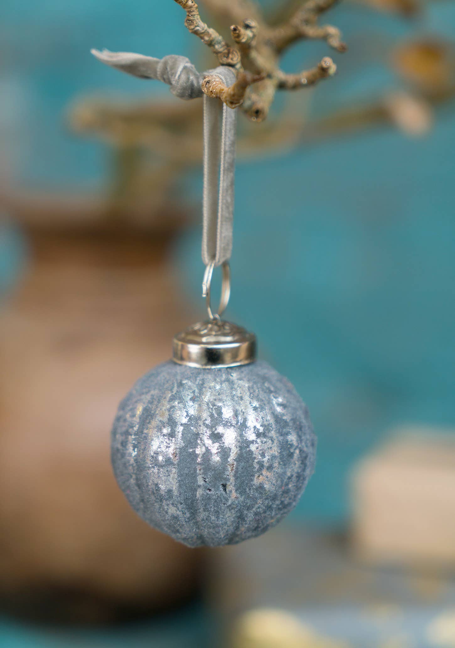 Namaste – wholesale Christmas decoration – Aria Frosted Recycled Glass Bauble1