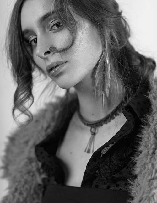 This Ilk – Großhandel Ohrhänger – Papageien-Ohrringe aus handgefärbter Spitze mit Messingkette5