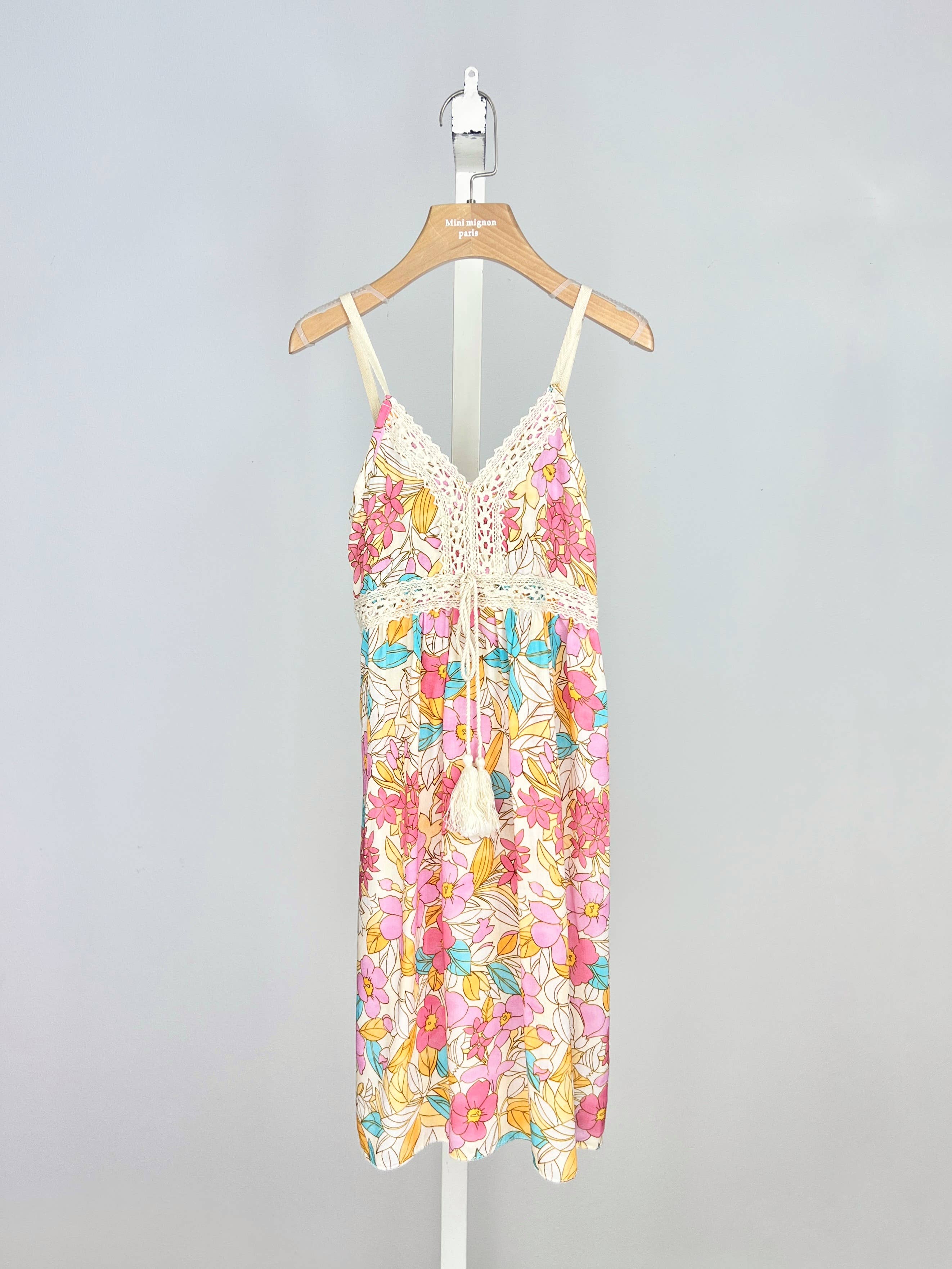 MINI MIGNON PARIS – wholesale Dress – Kids – Bohemian floral dress with lace and adjustable straps for girls0