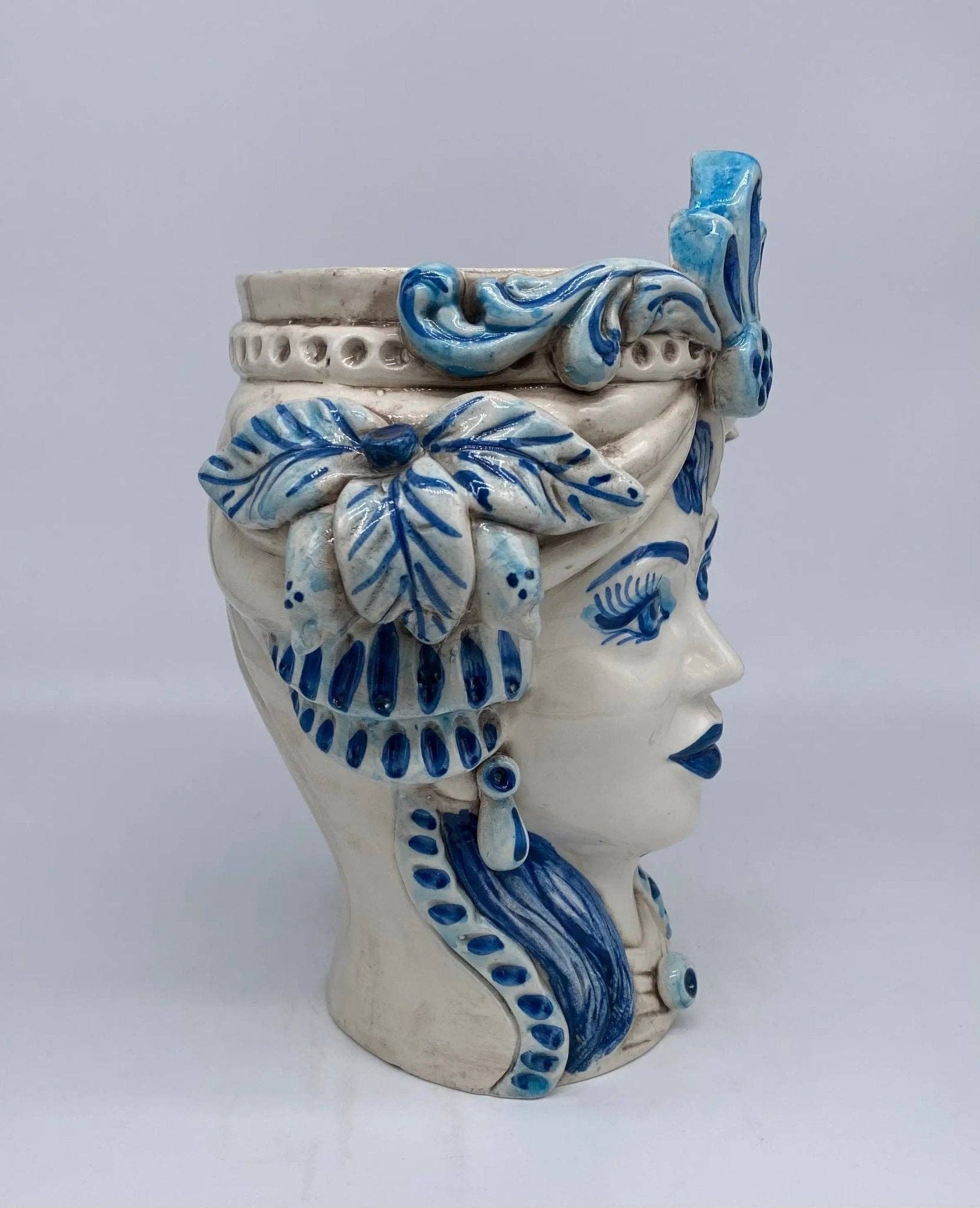 DD Ceramiche Siciliane - Wholesale Vase - Classic Moor's Head Caltagirone Ceramic cm H.27 L.20 Handcrafted White Blue1