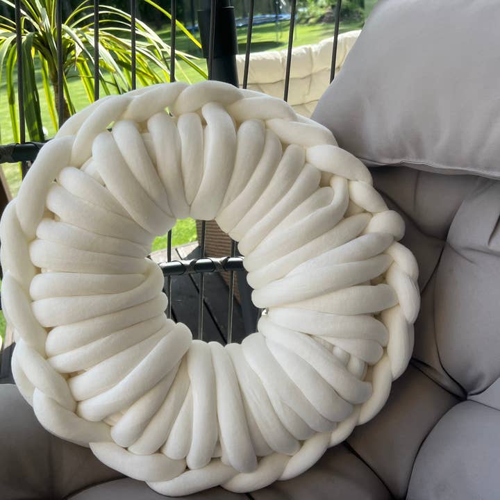 woolexperts - Wholesale Throw/Decorative Pillow - Chunky knit pillow Donut pillow round Vegan Chunky