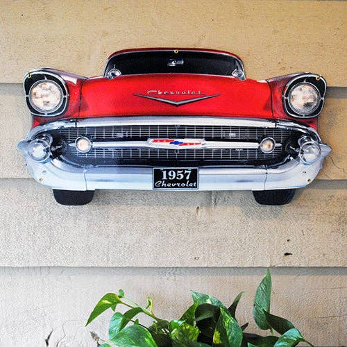 Sunbeltgifts - Vendita all'ingrosso Cartelli - Targa rossa per paraurti anteriore Chevrolet (Chevy) del 1957 e icona americana, degli anni '50, prodotta negli Stati Uniti, 2 misure, acciaio calibro 20 con verniciatura a polvere per una maggiore durata e finitura lucida