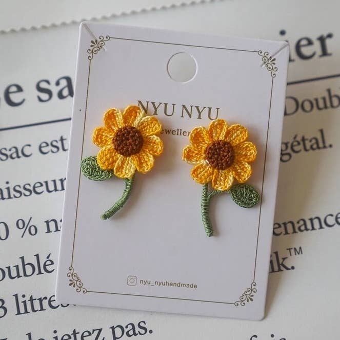 Pendientes florales de resina y micro crochet en oro de 14 quilates para venta al por mayor de NYU NYU jewellery