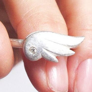 Anello con ala d'angelo con diamante, anello in argento sterling con piume celtiche per la vendita all'ingrosso da parte di idiliusjewelry