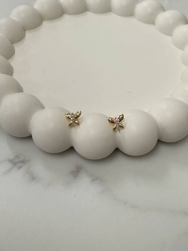 Orecchini a perno con zirconi cubici a forma di farfalla per la vendita all'ingrosso da parte di Shop Cins Creations