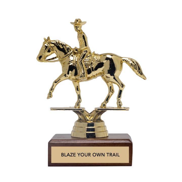 Ermächtigende Trophäe - "GEH DEINEN EIGENEN WEG" für den Großhandel von Jenni Earle