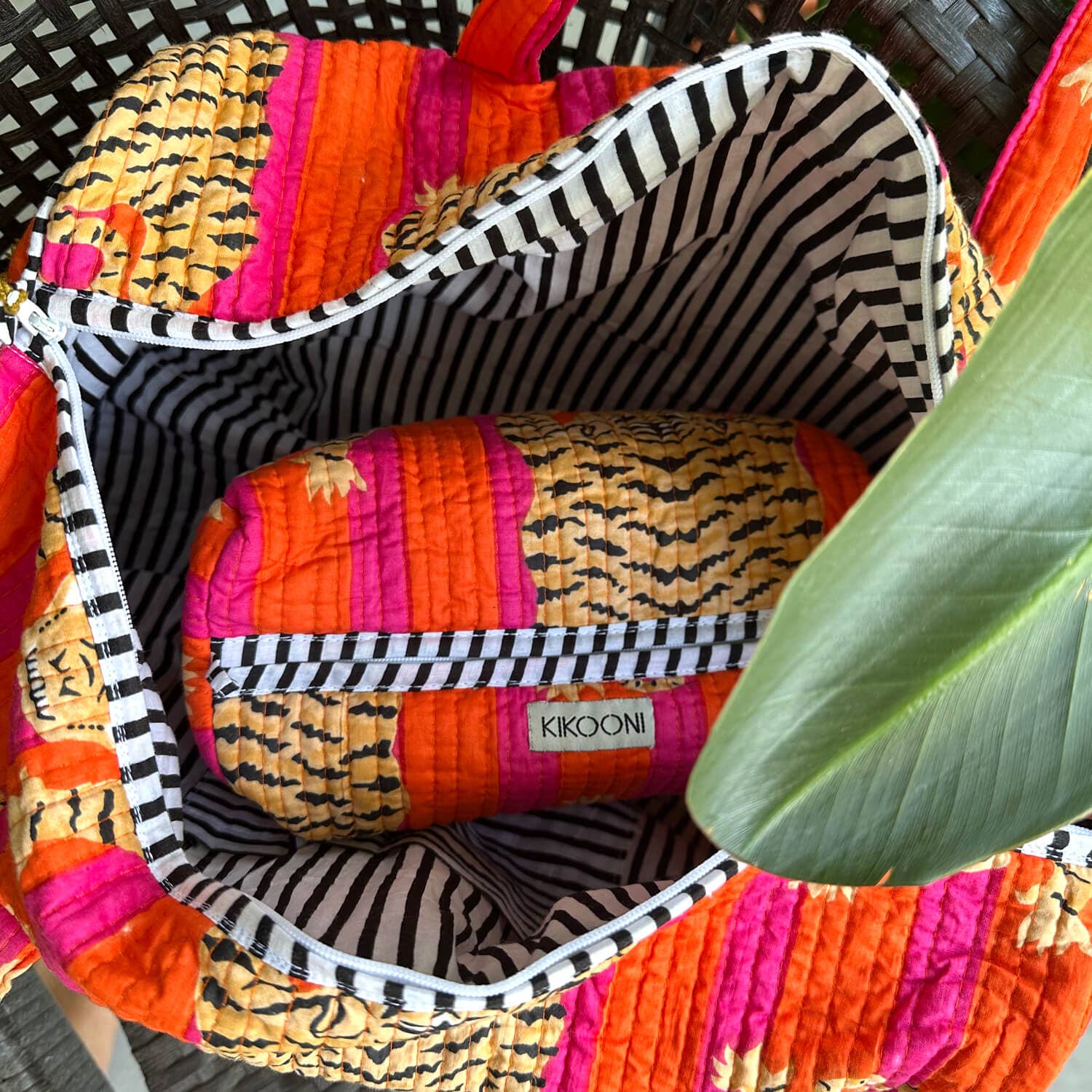 kikooni – Engroshandel Stor rejse- og weekendtaske - Dame – Håndlavet bomuldstaske « Poppy Tiger »3