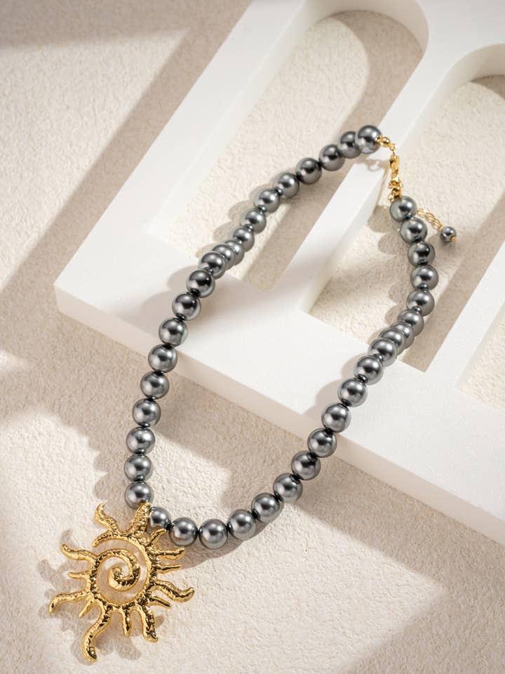 Collana Perle pendente Sole Dorato Acciaio Inossidabile per la vendita all'ingrosso da parte di COSMOS