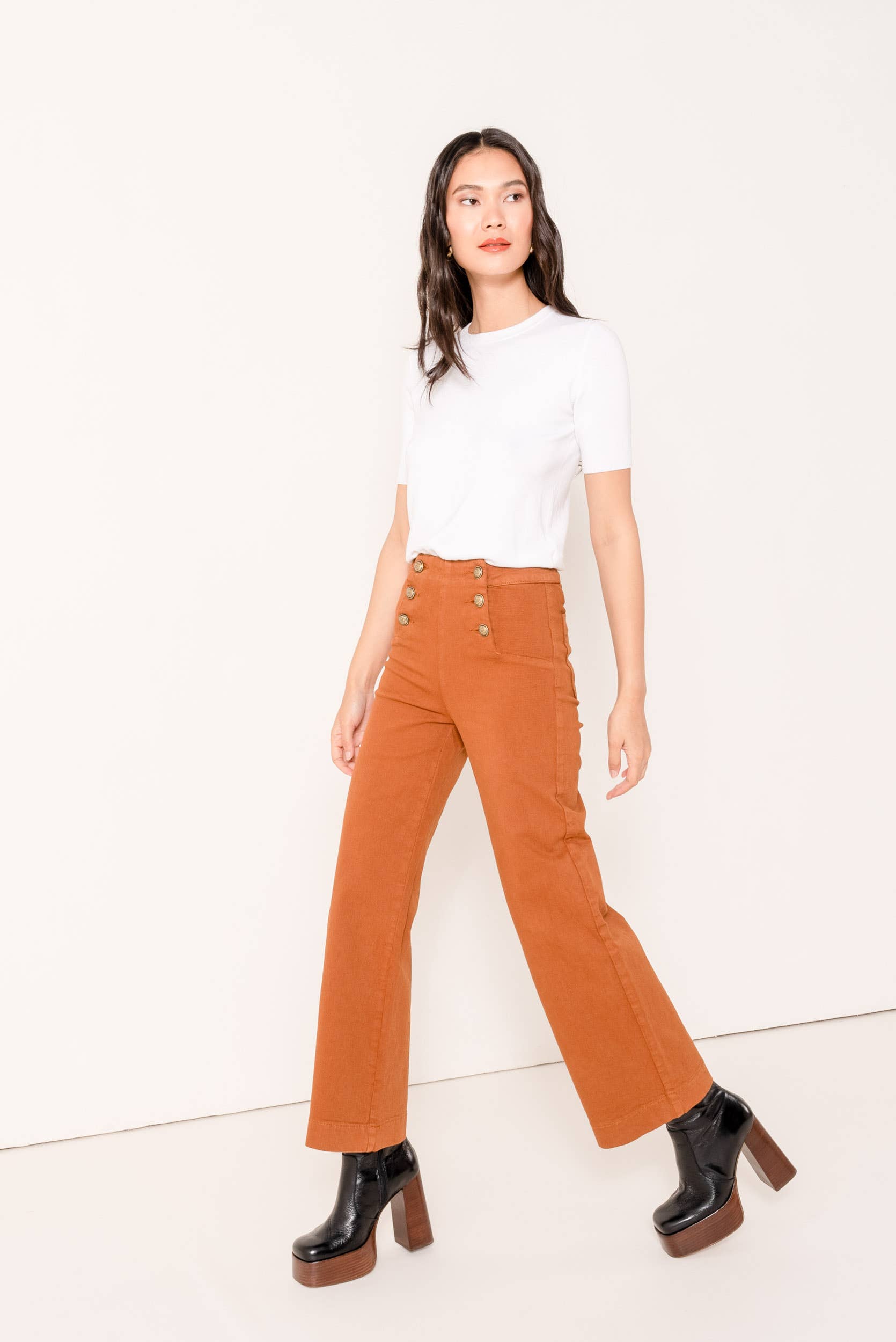 Oraije Paris - Vendita all'ingrosso Jeans - Donna - Jeans larghi Victorine a 6 bottoni21