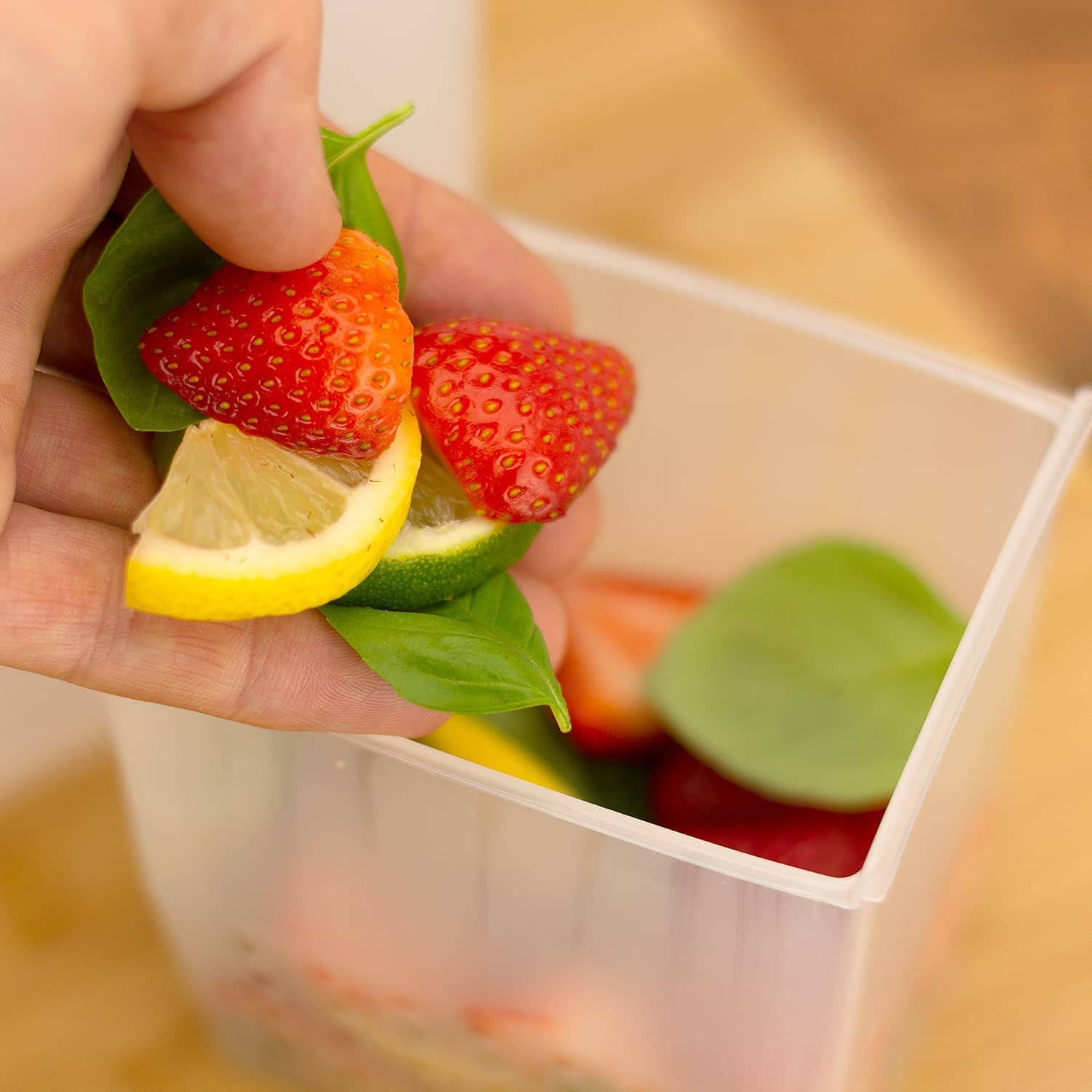 Wholesale Gifts Tomorrow - Vente Distributeur de boisson - Distributeur d'eau infusée aux fruits avec robinet 3,5L1