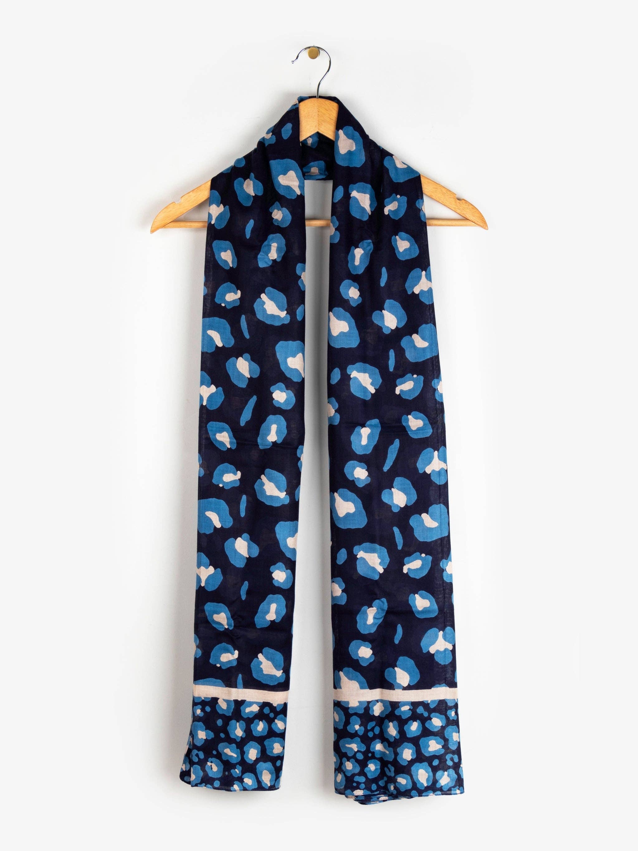 Sarta Accessories – Cachecol - Mulher por atacado – Cachecol Leopardo Bernie - Azul Marinho, Borda Leopardo3