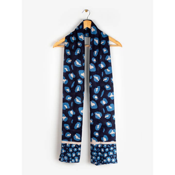 Sarta Accessories – Cachecol - Mulher por atacado – Cachecol Leopardo Bernie - Azul Marinho, Borda Leopardo3