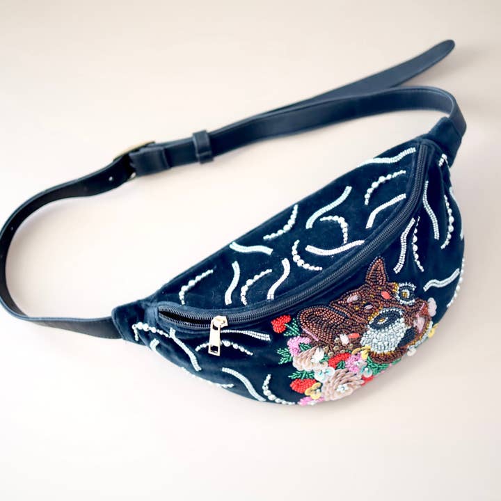 Jaguar Schwarze Samtperlen-Gürteltasche für den Großhandel von Pria Handmade Accessories