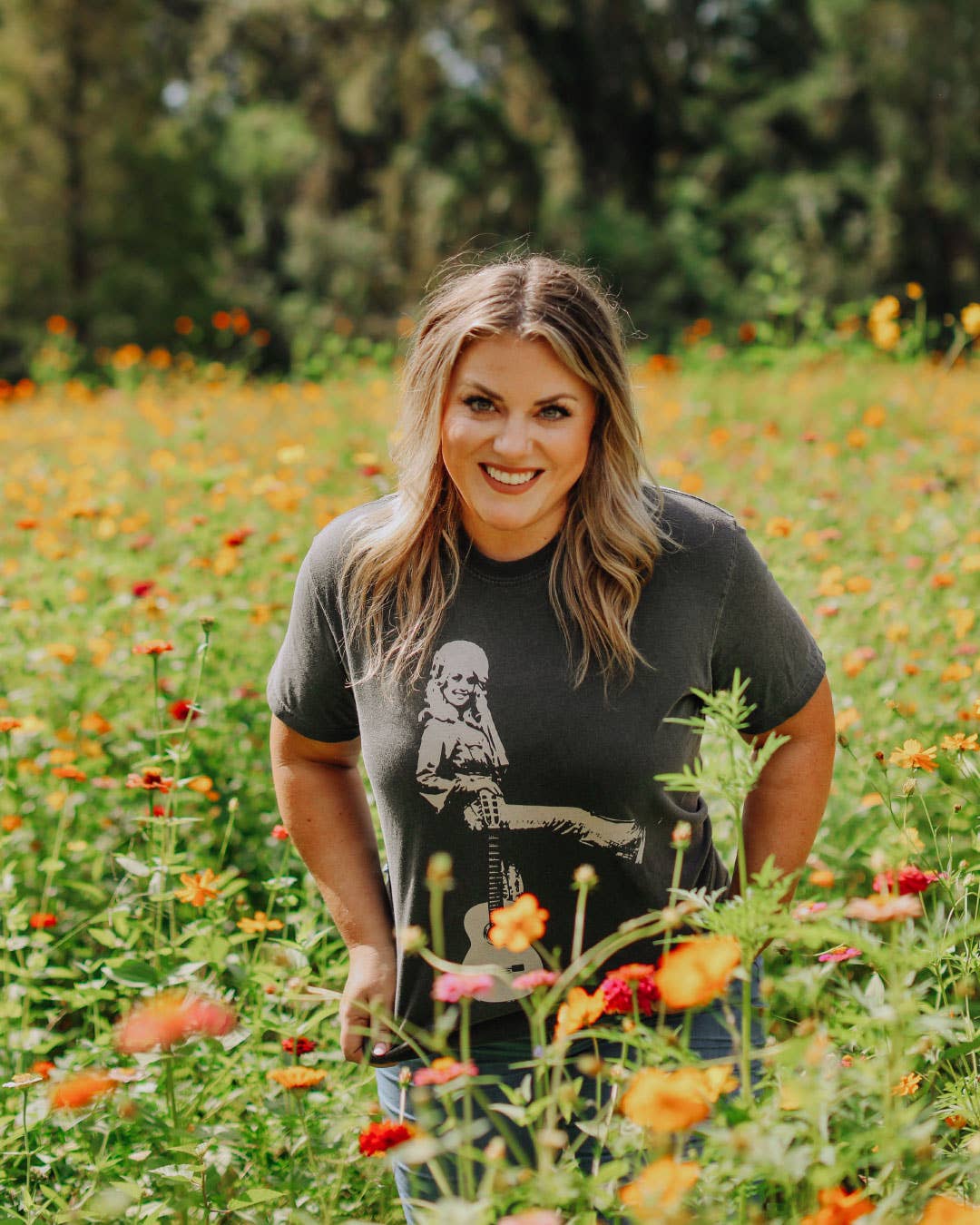 Peper Hey Dolly T-shirt med stencilgrafik for engroshandel på Faire3