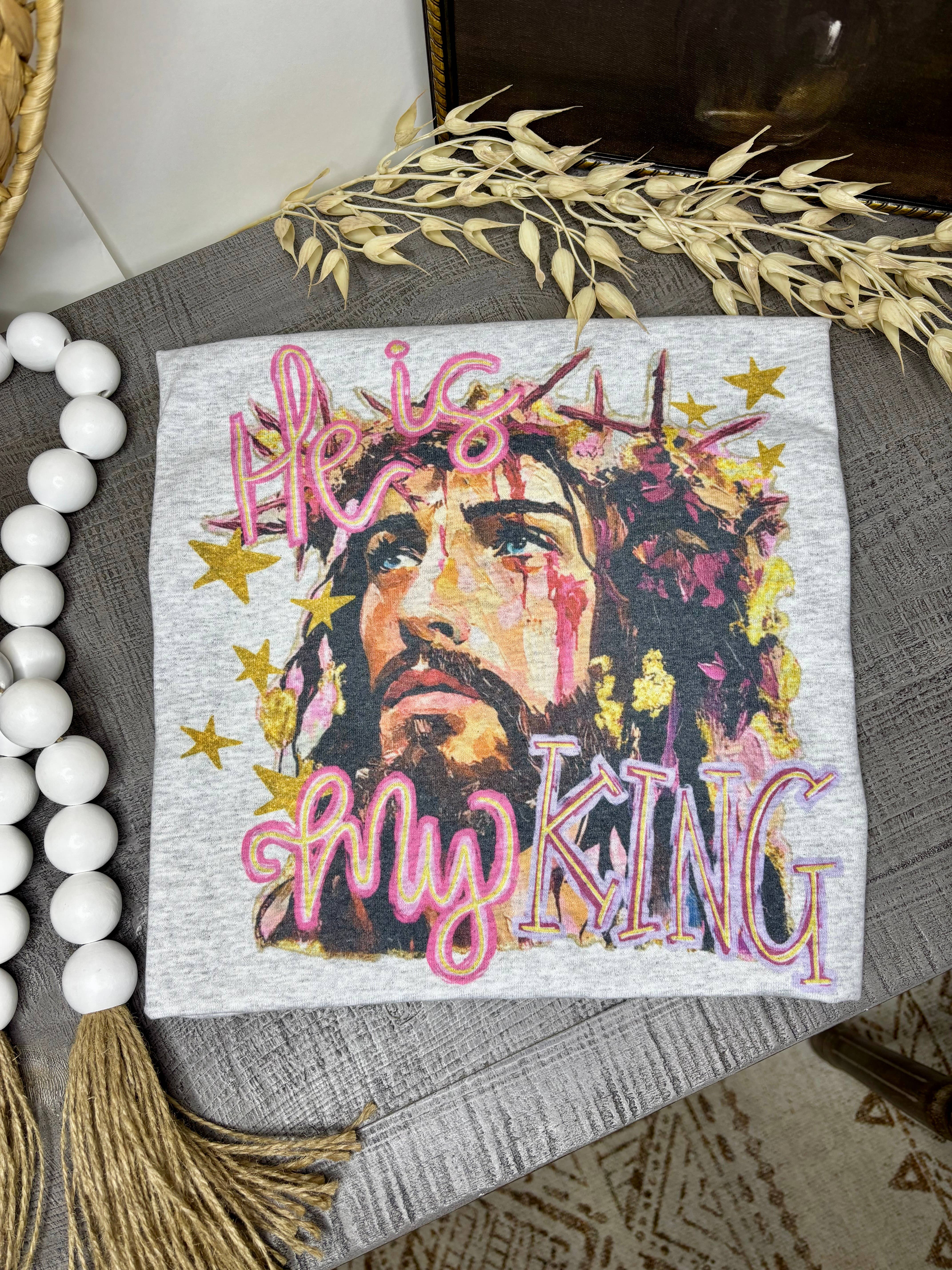 Gris cendré Il est Mon Roi (T-shirt en sublimation Gildan) en vente sur Faire0