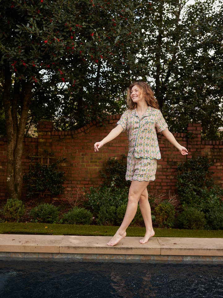 Brooks Avenue – Conjunto de pijama - Mulher por atacado – Conjunto de Pijama Scalloped Short - English Gardens Lavender5