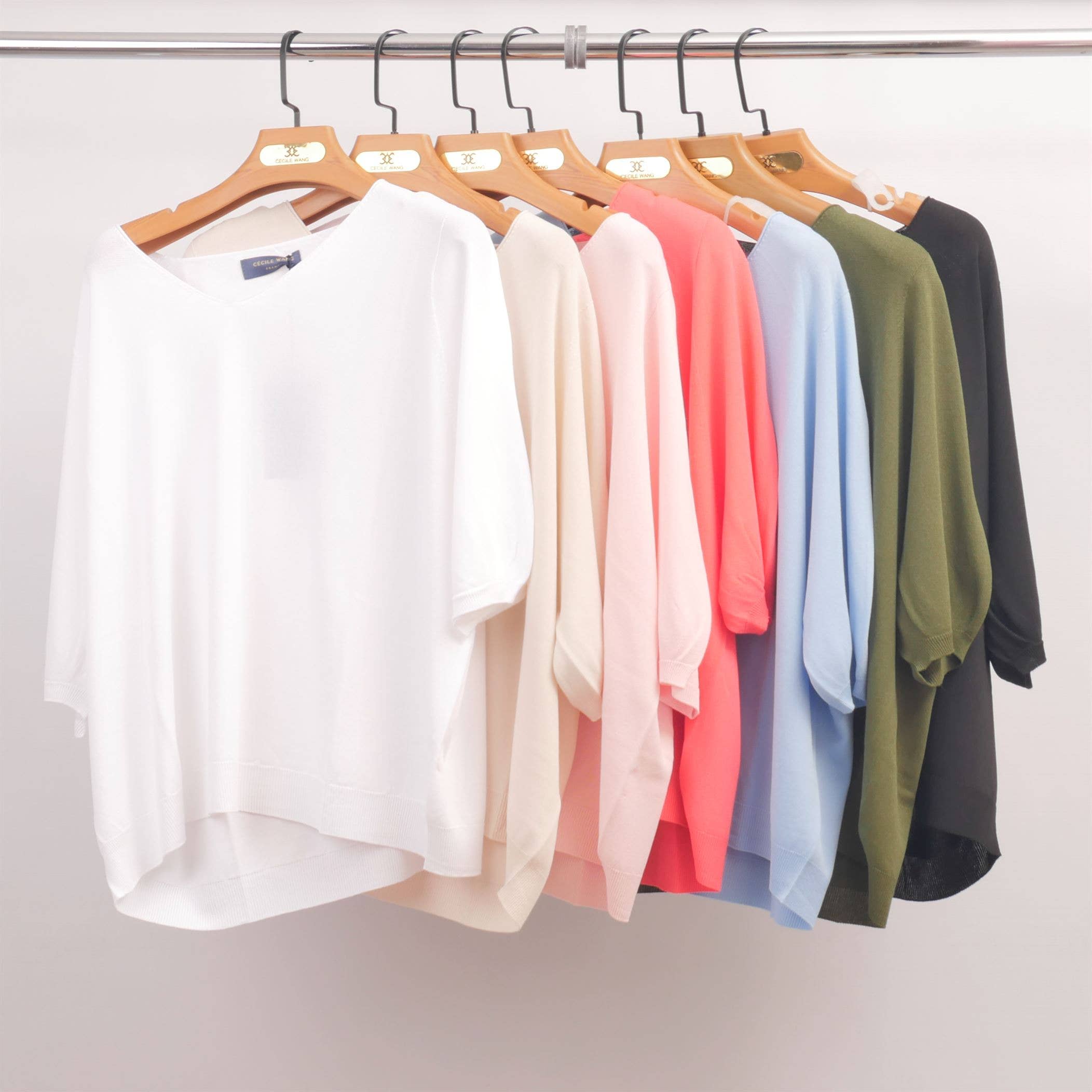 Cecile Wang – Großhandel Strickpullover – Damen – Leichter V-Ausschnitt Pullover mit kurzen Ärmeln aus feinem Strick YF523091