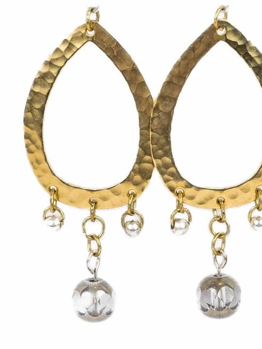 Boucles d'oreilles en forme de larme martelée pour la vente par Earth & Sparkle