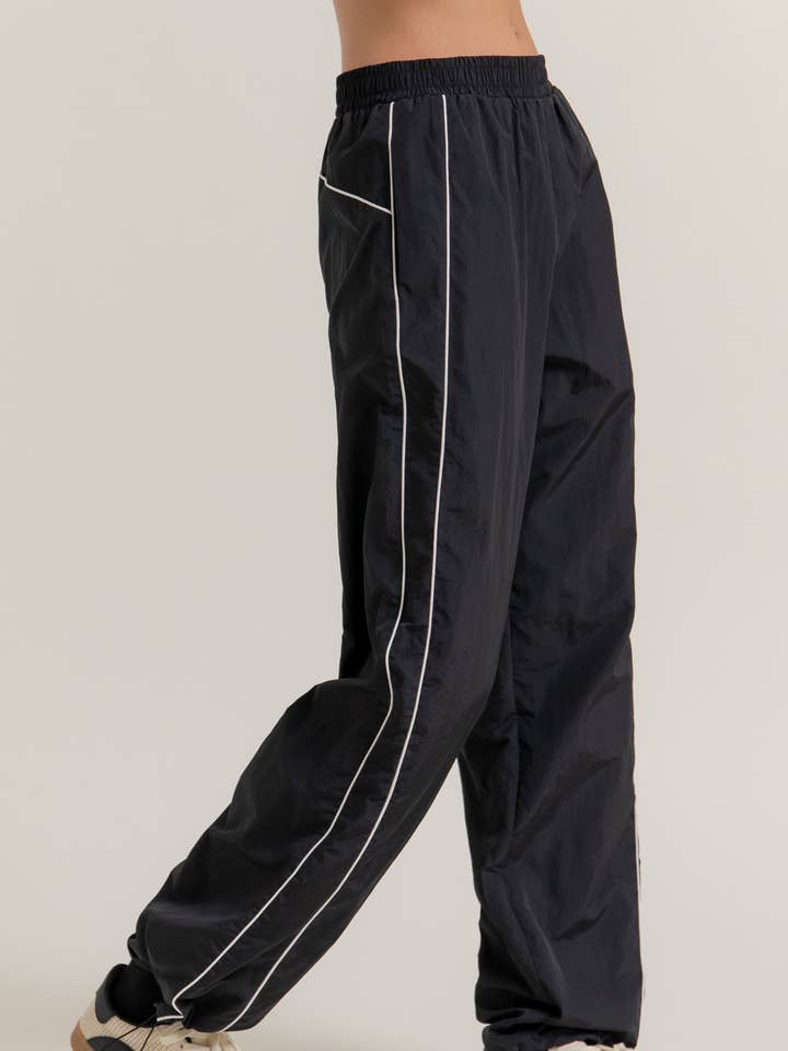 Active Basic | Active USA - Vendita all'ingrosso Pantaloni sportivi - Donna - Pantaloni da tuta in tessuto anorak con profili laterali e fermo di apertura15