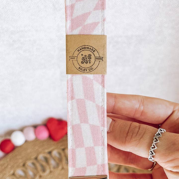 Handmade Riley Co – wholesale Keychain – Women's – Wavy Pink Checkered Key Fob | Valentine's Day Wristlet | Galentine's Keychains2