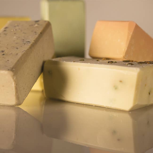 Daki saboaria artesanal - Wholesale Bar Soap - Olive Oil Soap with Roses1