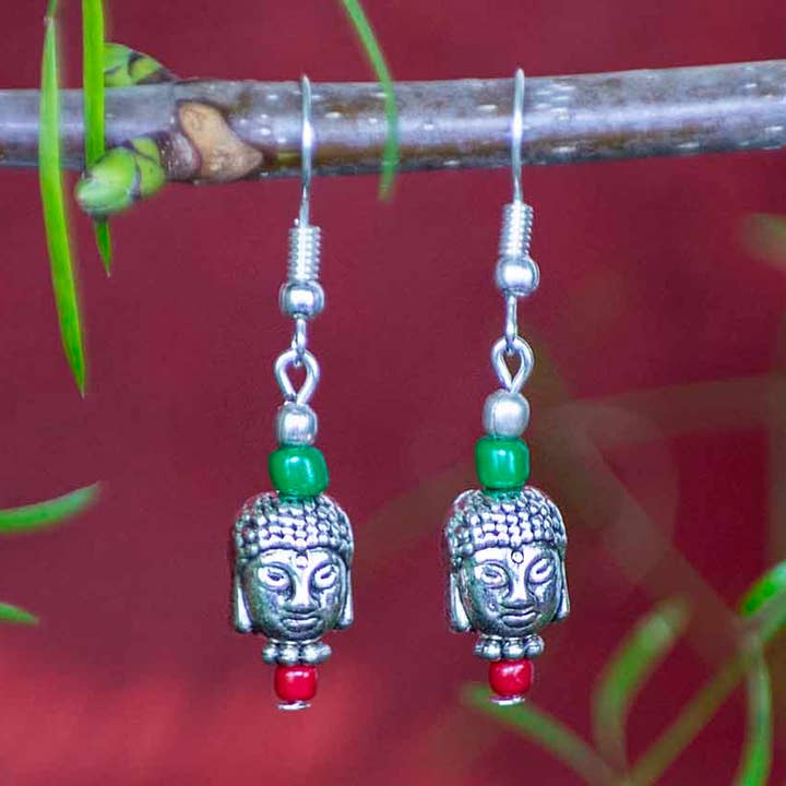 Pendientes colgantes nepalíes con Buda para venta al por mayor de Siesta