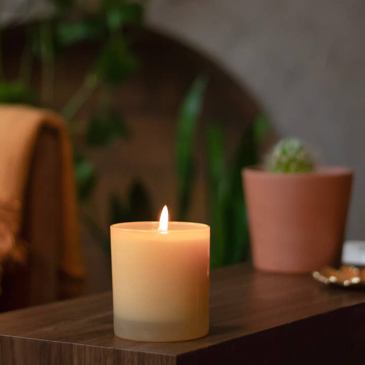 GP Candle Co. - Wholesale Jar/filled candle - Golden 9 oz. Hue Candle (Amber + Honeysuckle)2