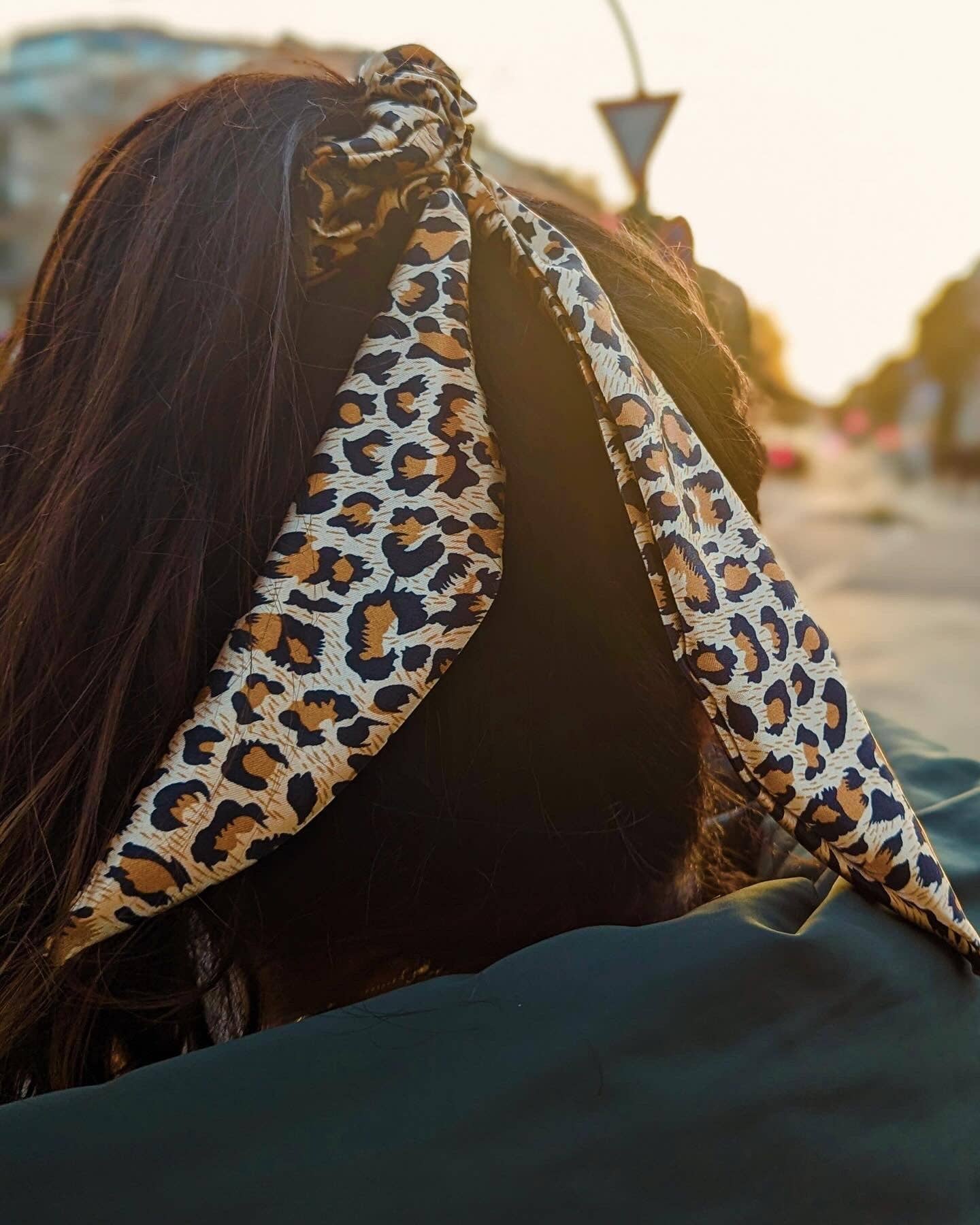 What a bun! – Engroshandel Scrunchie – Kvinder – Leo satin hårstrikk2