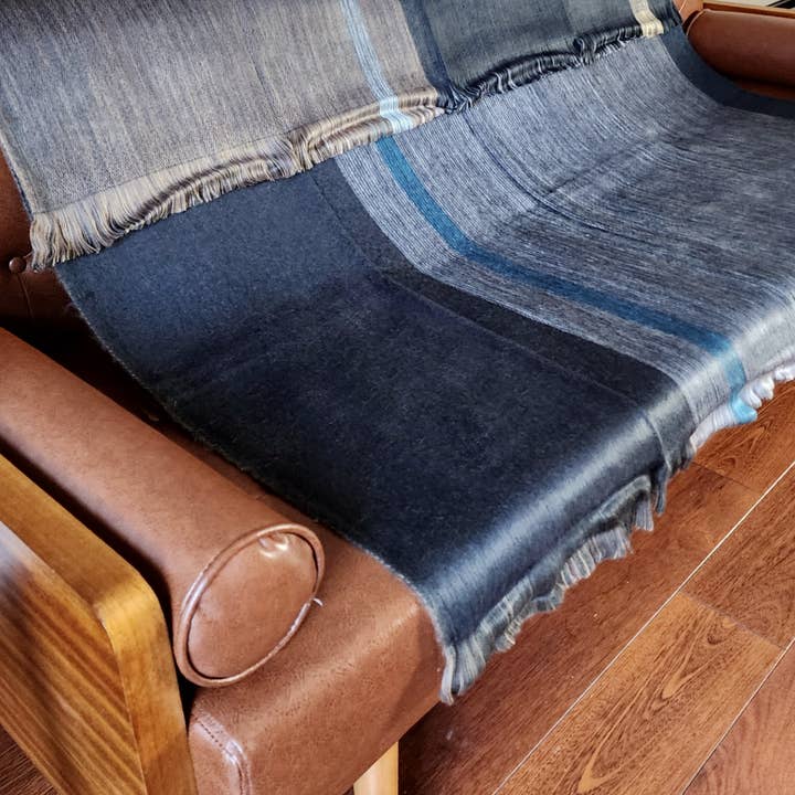 LATITUDE ZERO GOODS - Wholesale Throw Blanket - Grietas - Reversible Alpaca Wool Throw Blanket2