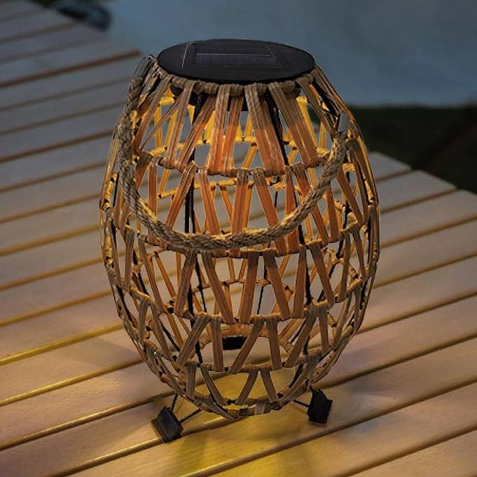 Utomhus tårdroppsformad solcellslampa i rotting för bordet för wholesale av Aria Home