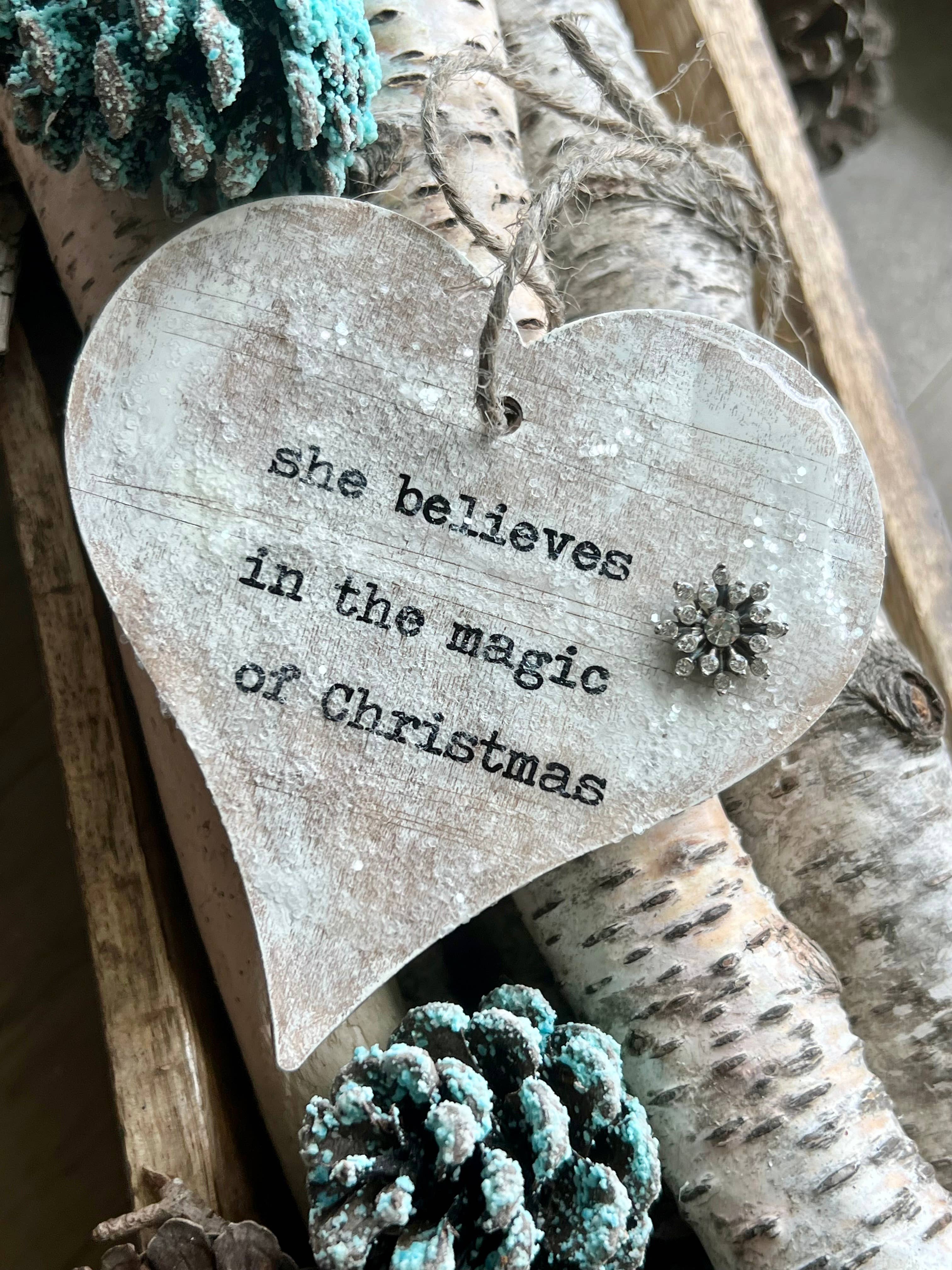 UnfiniSHEd - Vente Objets de décoration - Décoration en bois Believe en forme de cœur, décoration de Noël (C)1