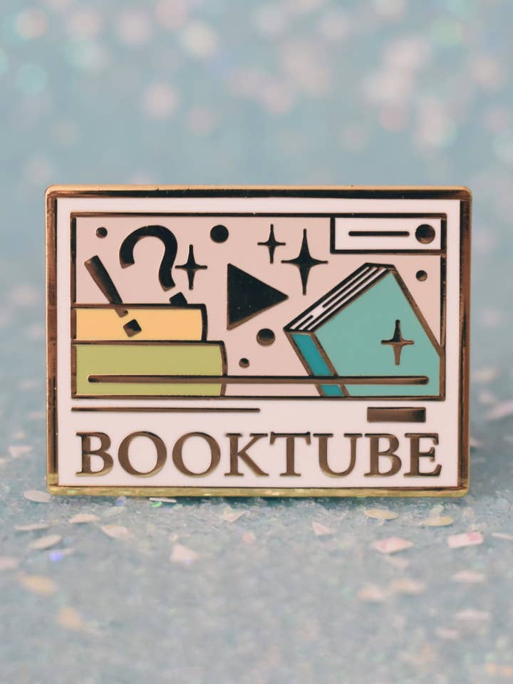 Broche en émail Booktube - Mode lumière pour la vente par Felfira Moon Designs