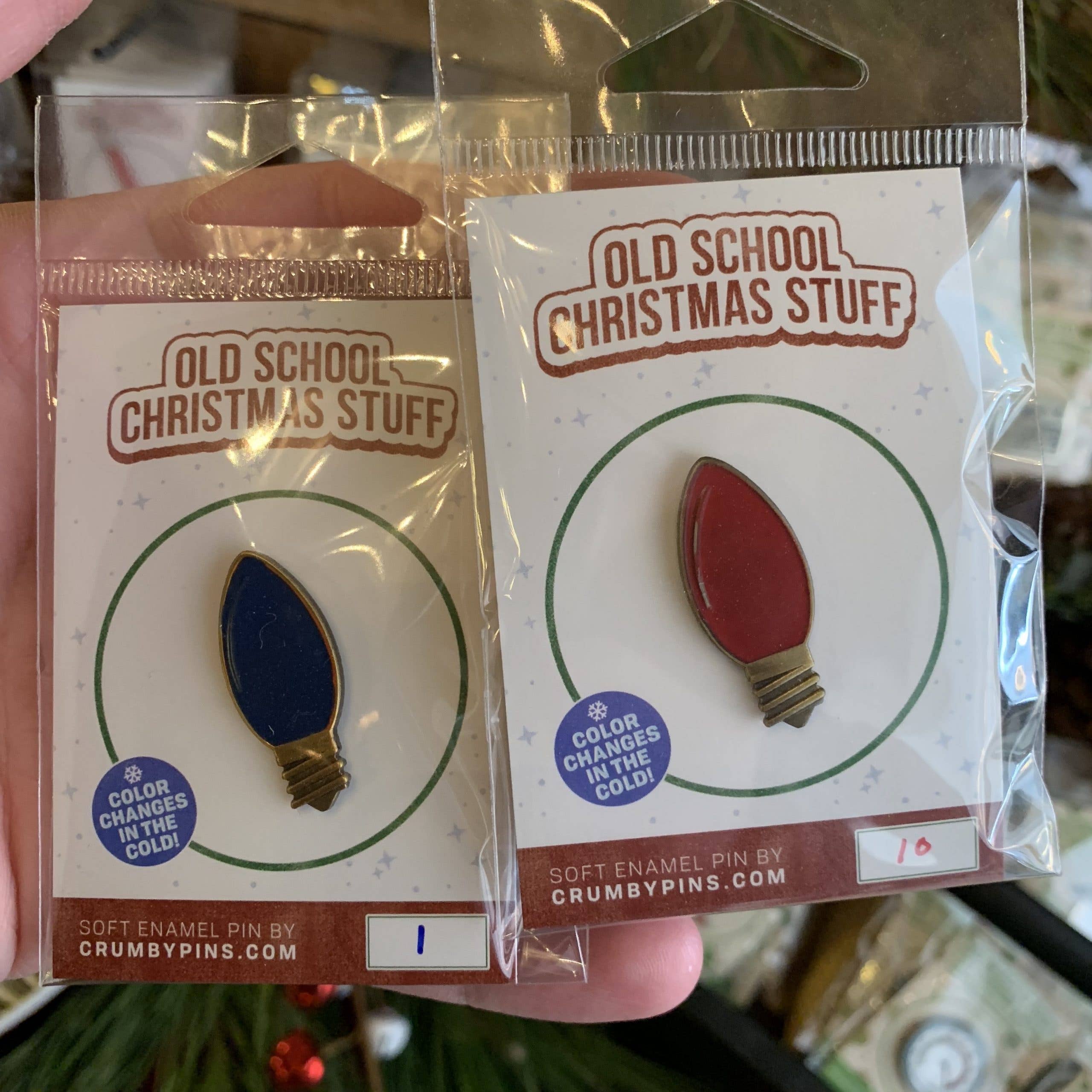 Crumby Pins - Venta al por mayor Botón/prendedor - Bombilla de Navidad que cambia de color1