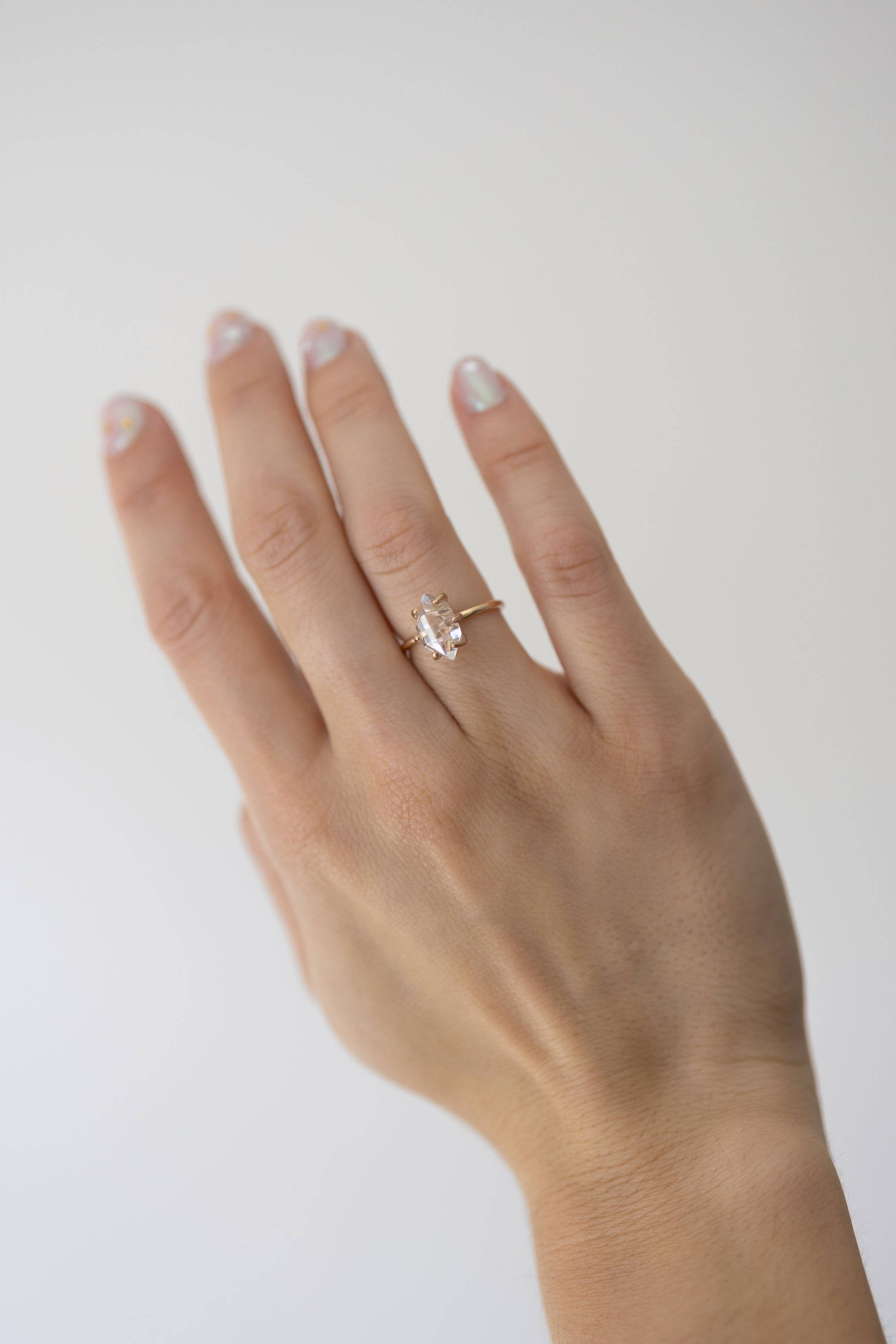 The Land of Salt – wholesale Solitairering – Ring med Herkimer-diamant i guldförgylld ram2