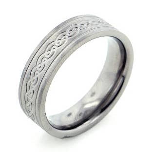 Fede nuziale da uomo e da donna con nodo celtico inciso in titanio, larghezza 6 mm per la vendita all'ingrosso da parte di Silver Insanity
