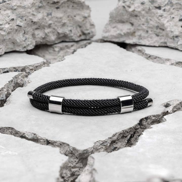 "Suyapa" pour la vente par Samos Jewelry