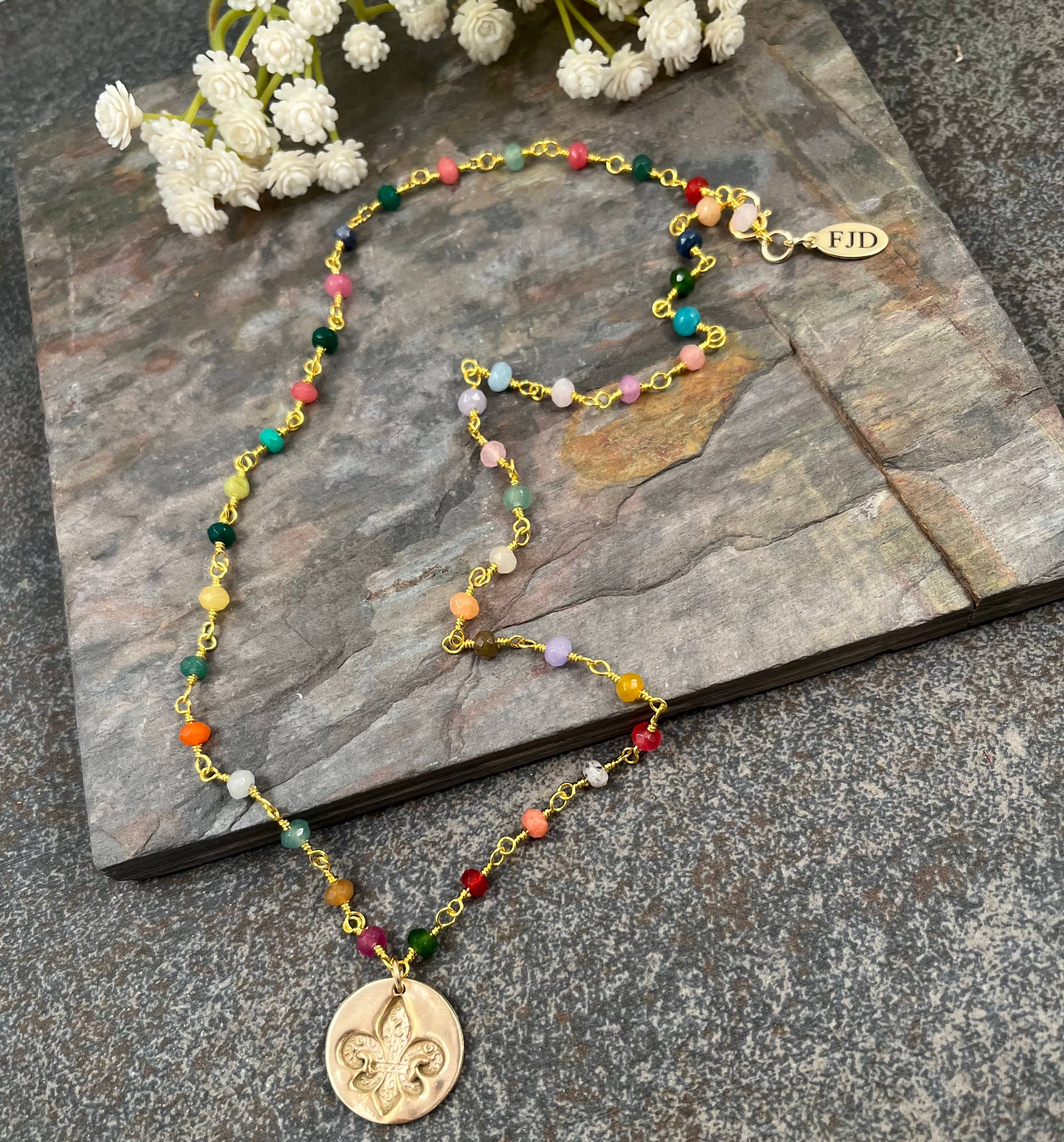 Felicity Jewelry Designs – wholesale Hänge-/berlockhalsband – Fleur de Lis Halsband - Liten Scroll Hängsmycke1